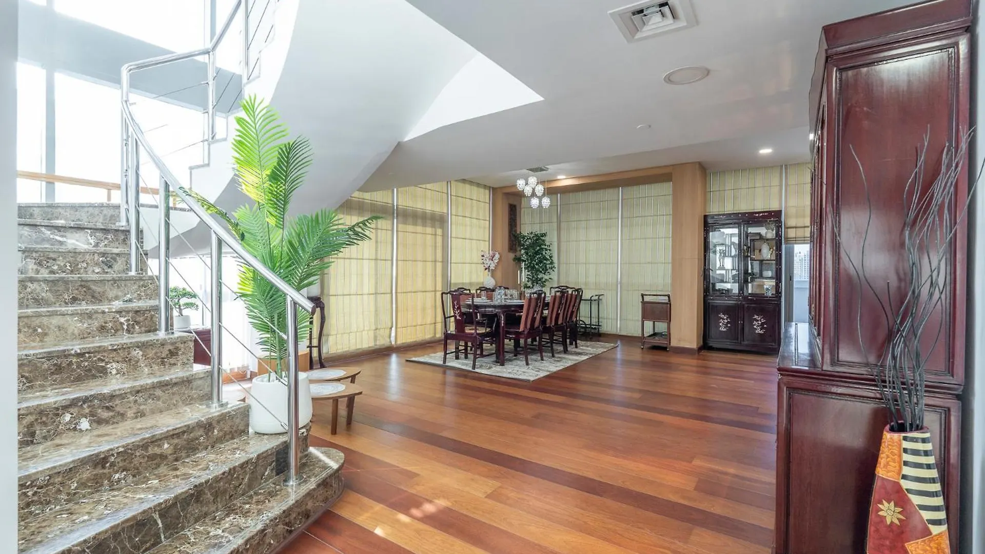 The Iconic Luxury 4Br Penthouse Near To Jumeirah Beach And Infront Of Dmcc Metro Station Dubai