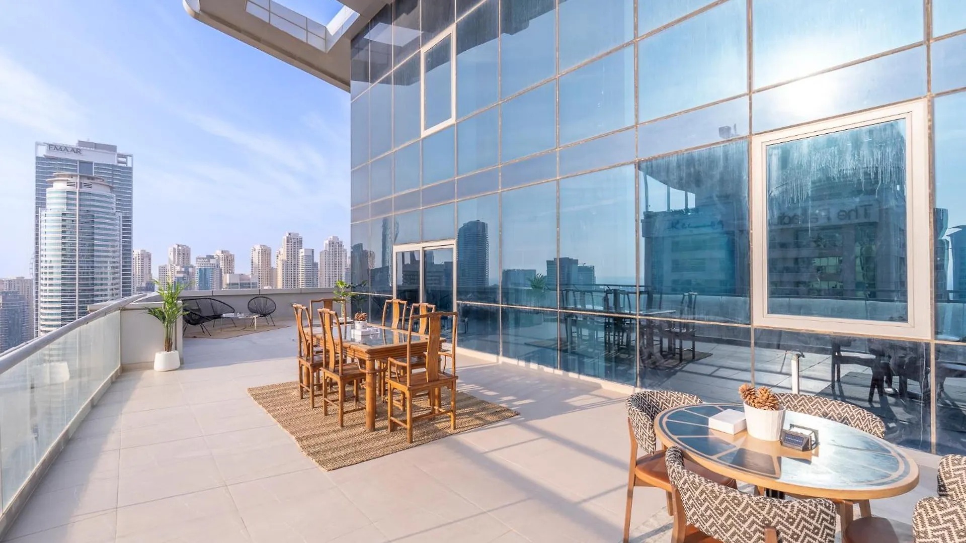 The Iconic Luxury 4Br Penthouse Near To Jumeirah Beach And Infront Of Dmcc Metro Station Dubai Lägenhet
